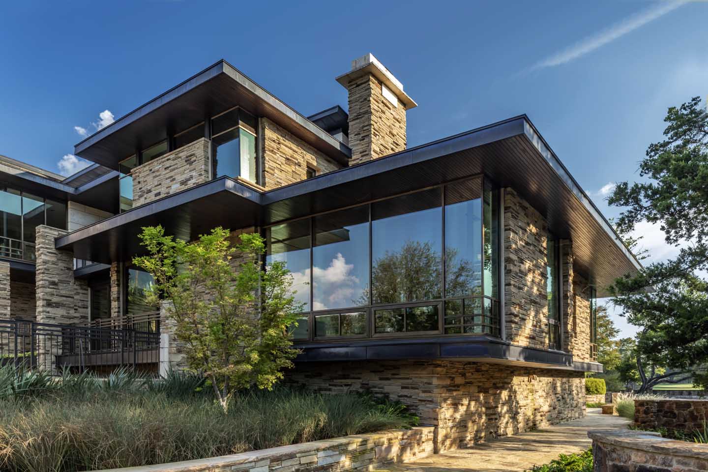 corner windows with minimal post