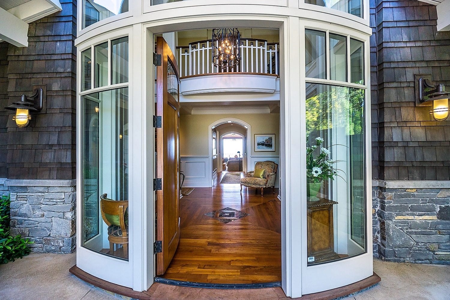 Curved glass in entryway
