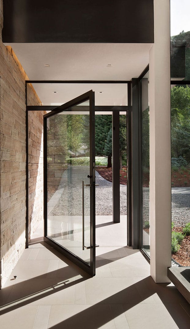 Massive glass door with pivot hardware