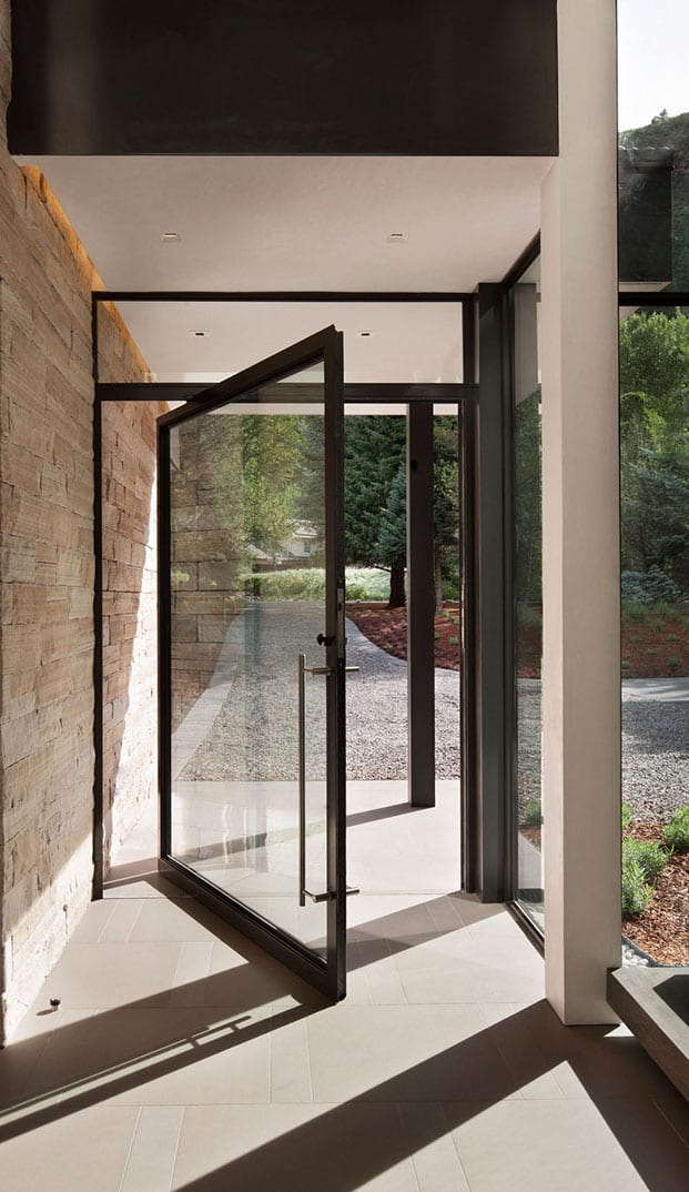 Massive glass door with pivot hardware Massive glass door with pivot hardware