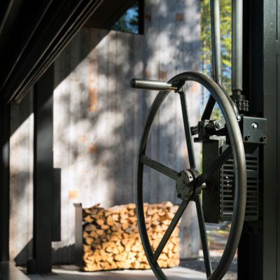 Hand operated wheel to open and close kinetic architecture