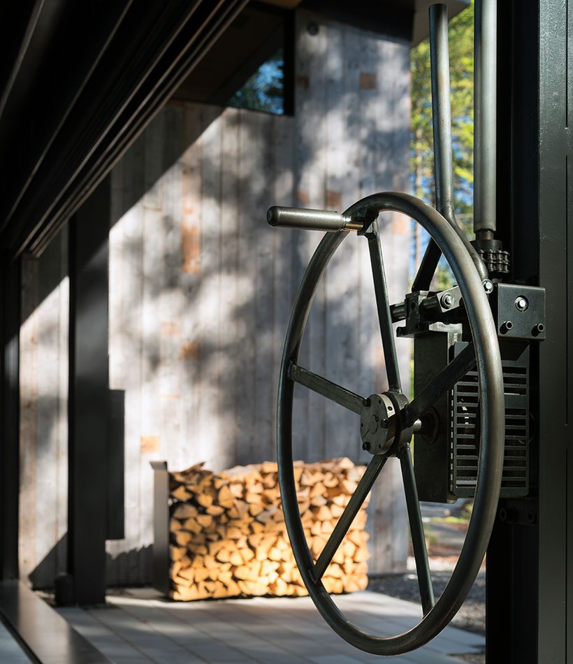 Kinetic wheel for opening guillotine window